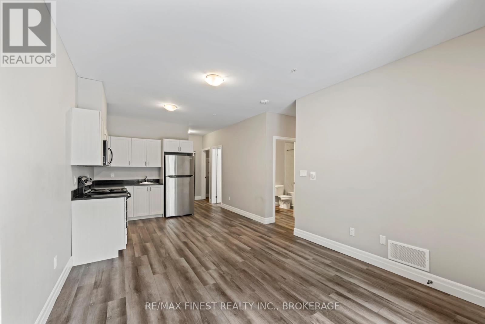 202 - 501 Frontenac Street, Kingston (East Of Sir John A. Blvd), Ontario  K4K 4L9 - Photo 17 - X12647828