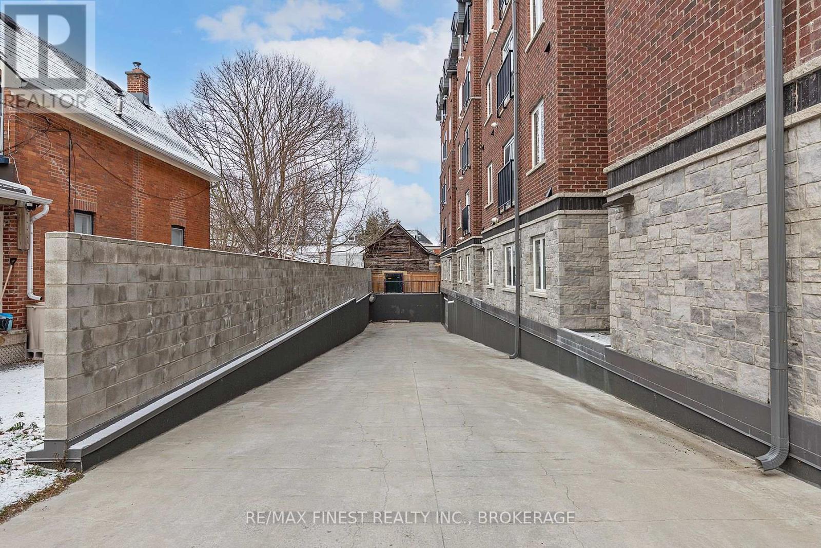 202 - 501 Frontenac Street, Kingston (East Of Sir John A. Blvd), Ontario  K4K 4L9 - Photo 4 - X12647828