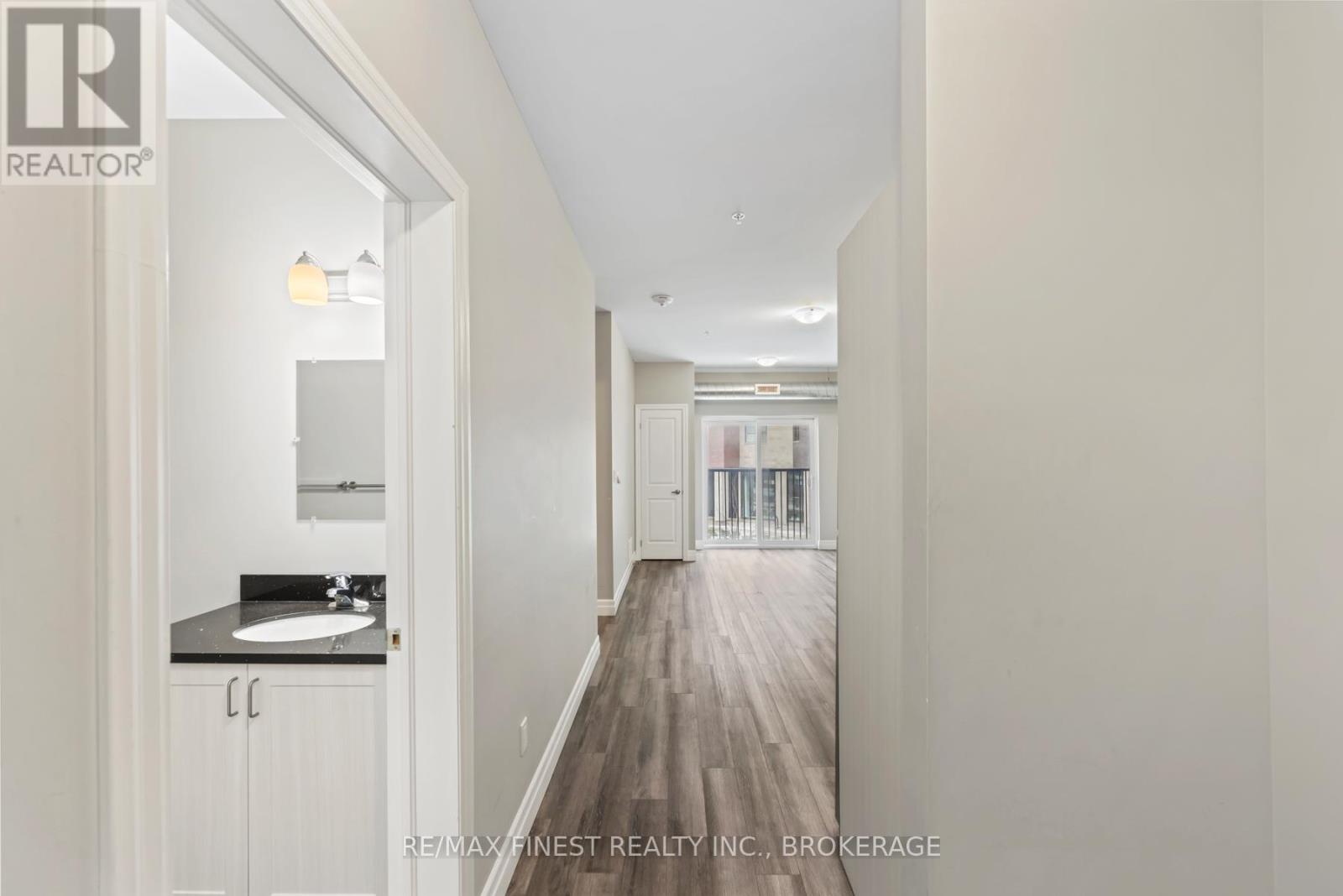 202 - 501 Frontenac Street, Kingston (East Of Sir John A. Blvd), Ontario  K4K 4L9 - Photo 8 - X12647828