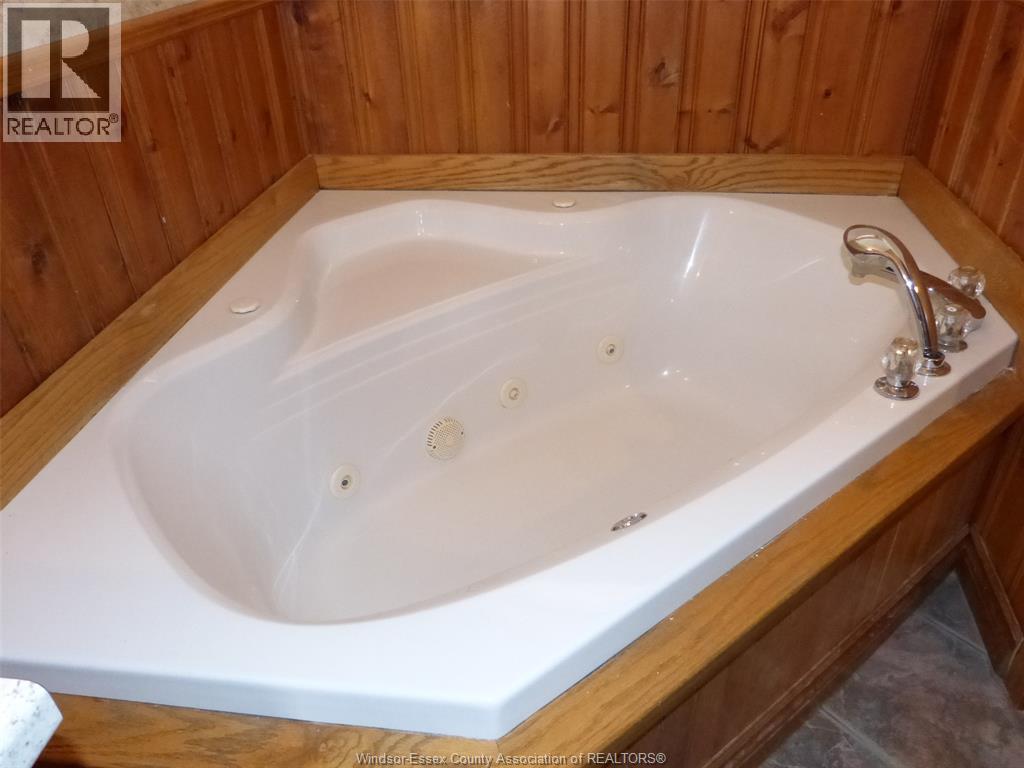 2410 Fox Run, Leamington, Ontario  N7M 4P2 - Photo 11 - 25031268