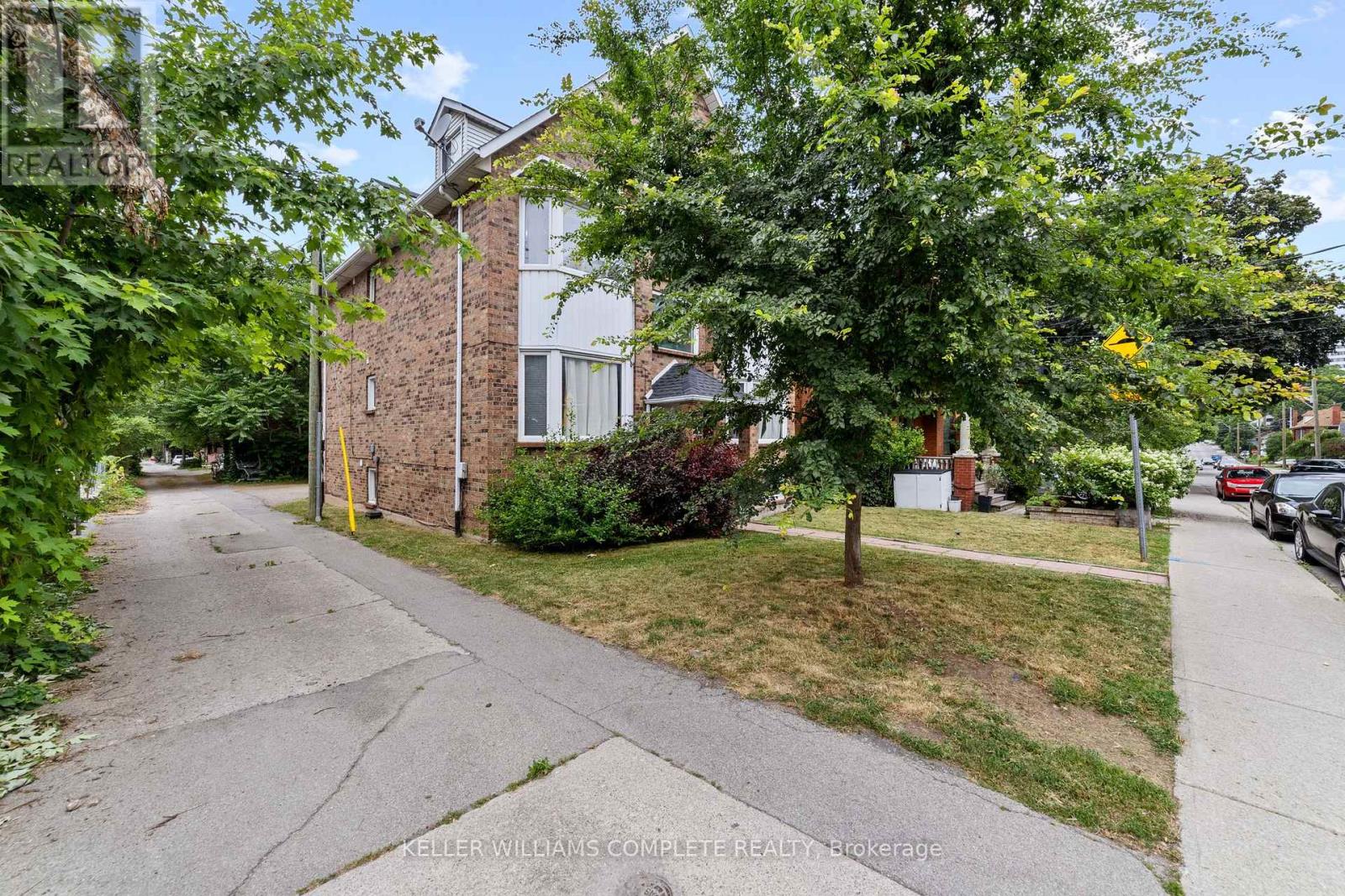 220 Caroline Street S, Hamilton, Ontario  L8P 3L4 - Photo 2 - X12534332