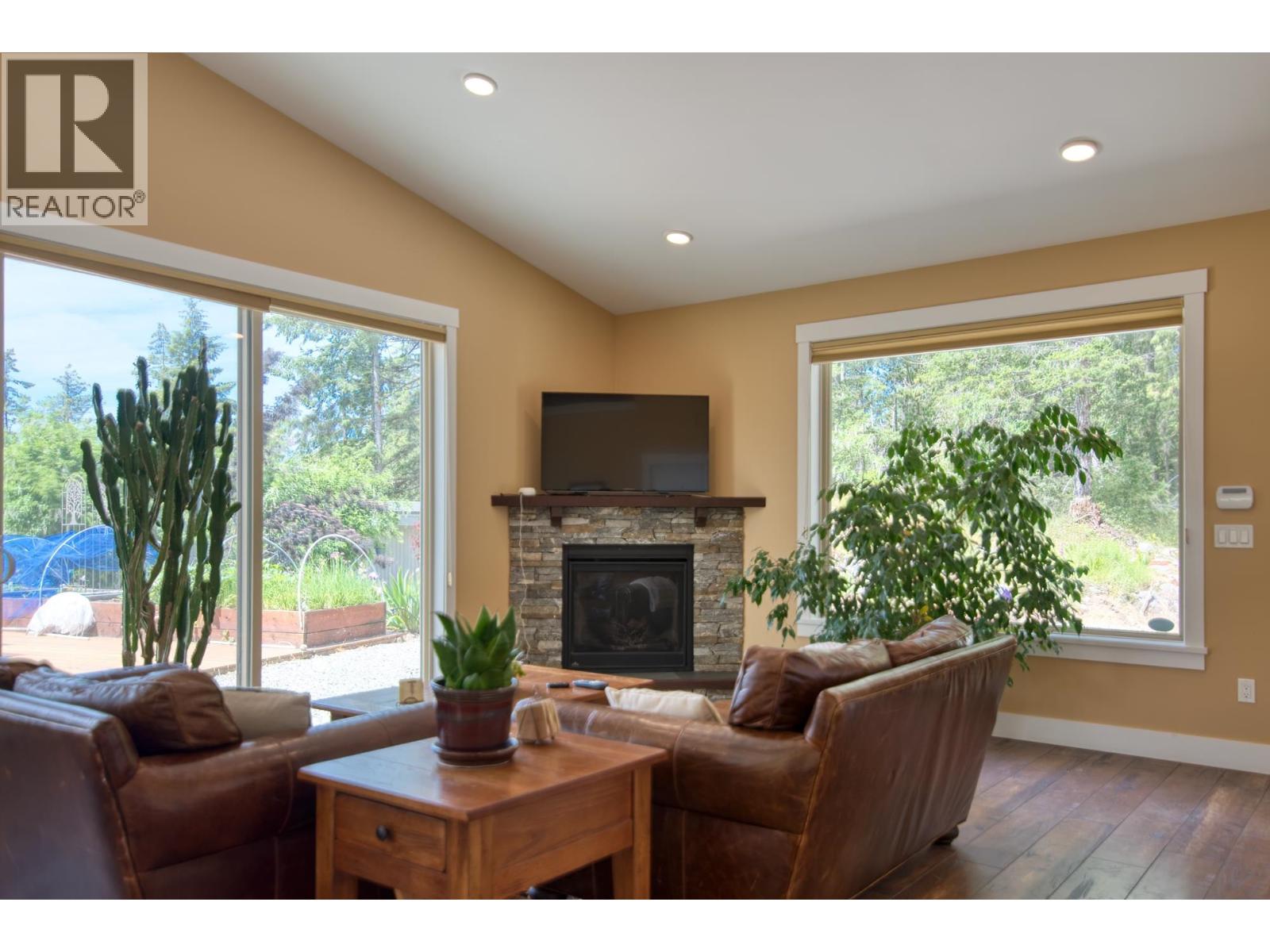 10991- 10993 Sunshine Coast Highway, Halfmoon Bay, British Columbia  V7Z 1B8 - Photo 26 - R3003697