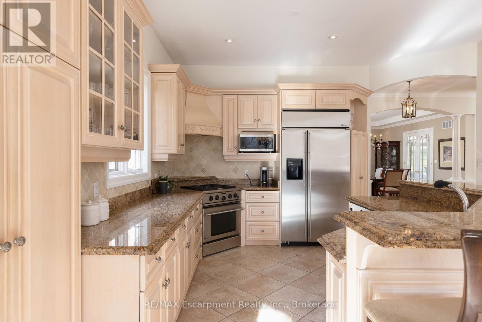 1285 Beaufort Drive, Burlington, Ontario  L7P 4V9 - Photo 17 - W12562570