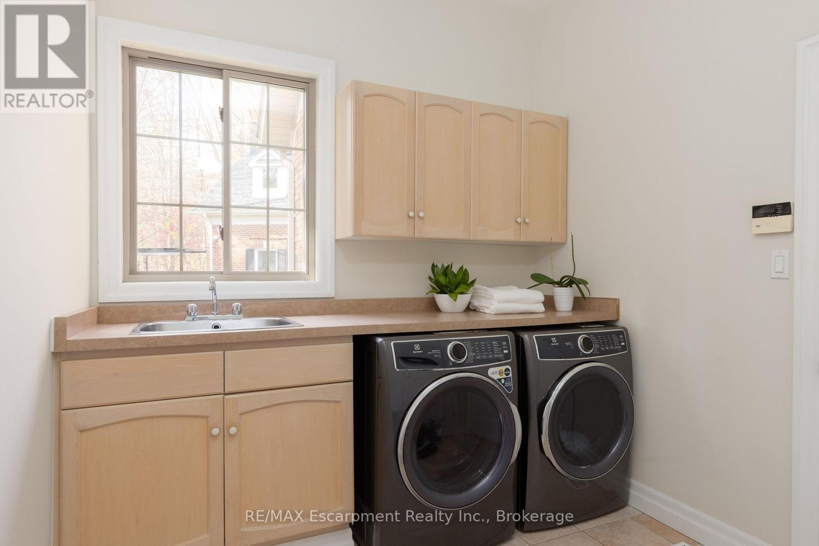 1285 Beaufort Drive, Burlington, Ontario  L7P 4V9 - Photo 21 - W12562570