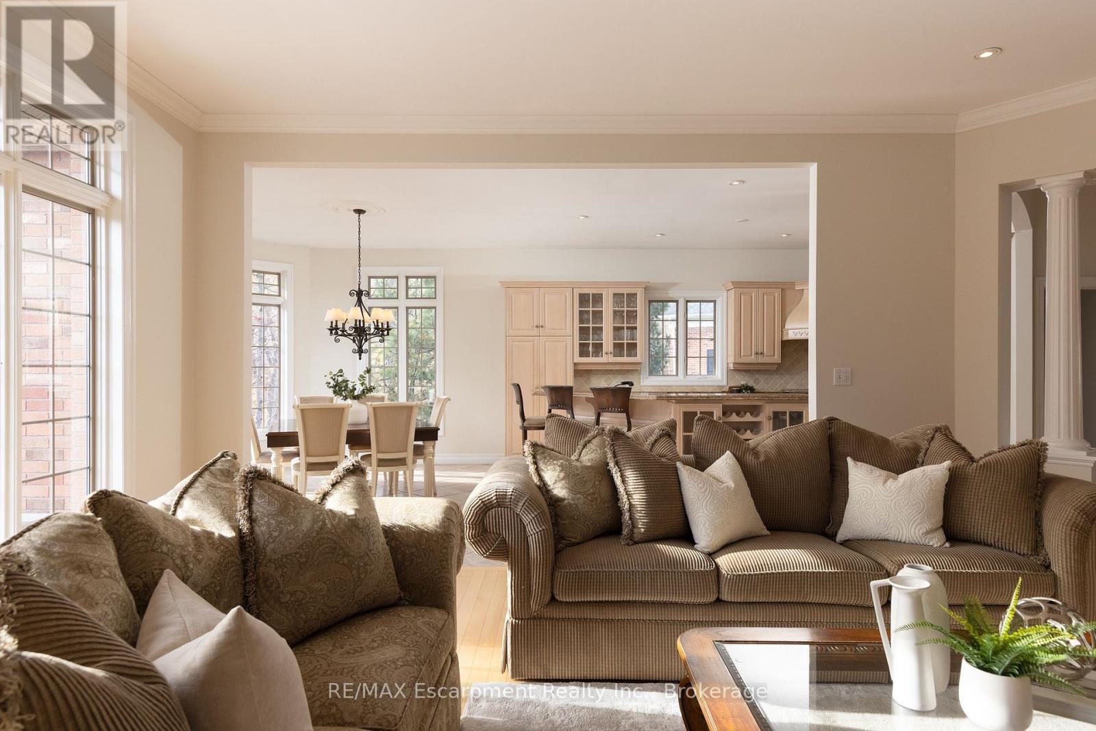 1285 Beaufort Drive, Burlington, Ontario  L7P 4V9 - Photo 15 - W12562570