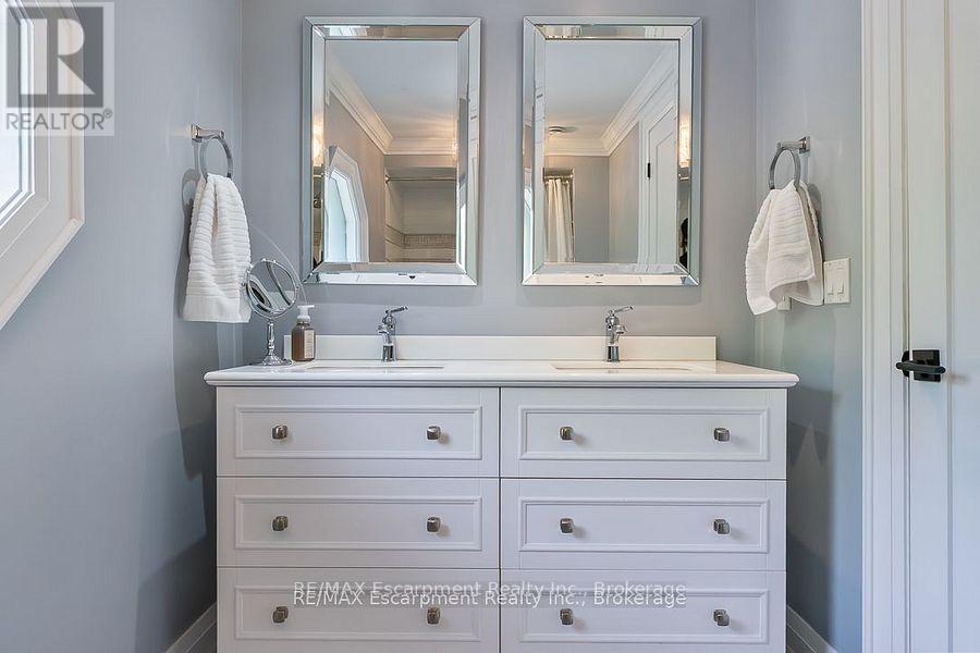 484 Aspen Forest Drive, Oakville, Ontario  L6J 6H7 - Photo 23 - W12590052