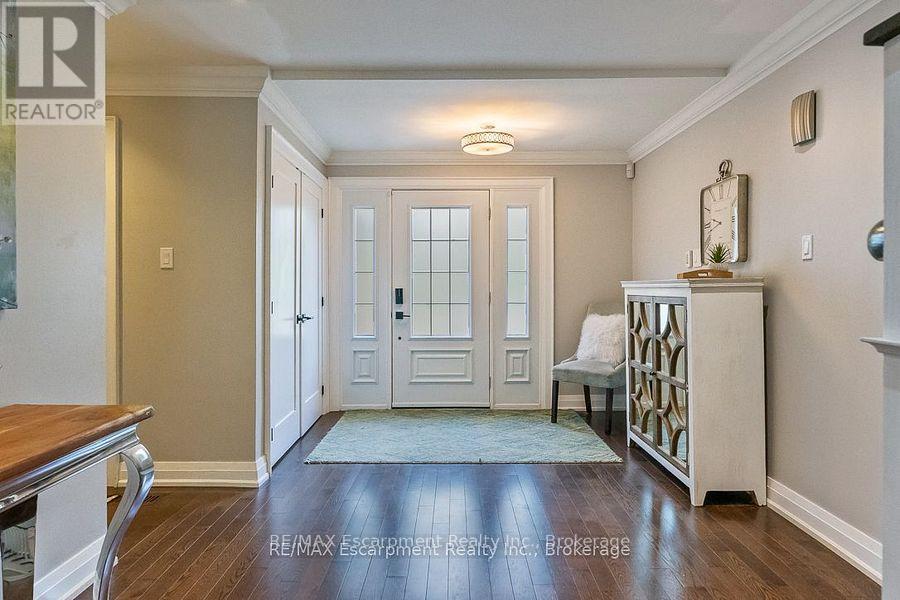 484 Aspen Forest Drive, Oakville, Ontario  L6J 6H7 - Photo 7 - W12590052