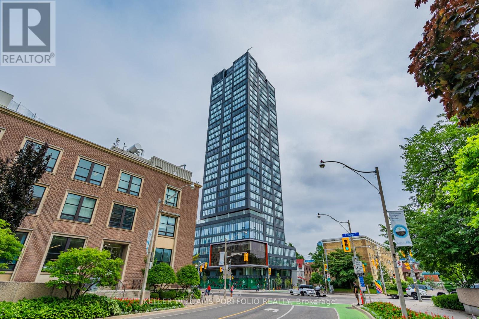 1702 - 203 COLLEGE STREET, Toronto, Ontario