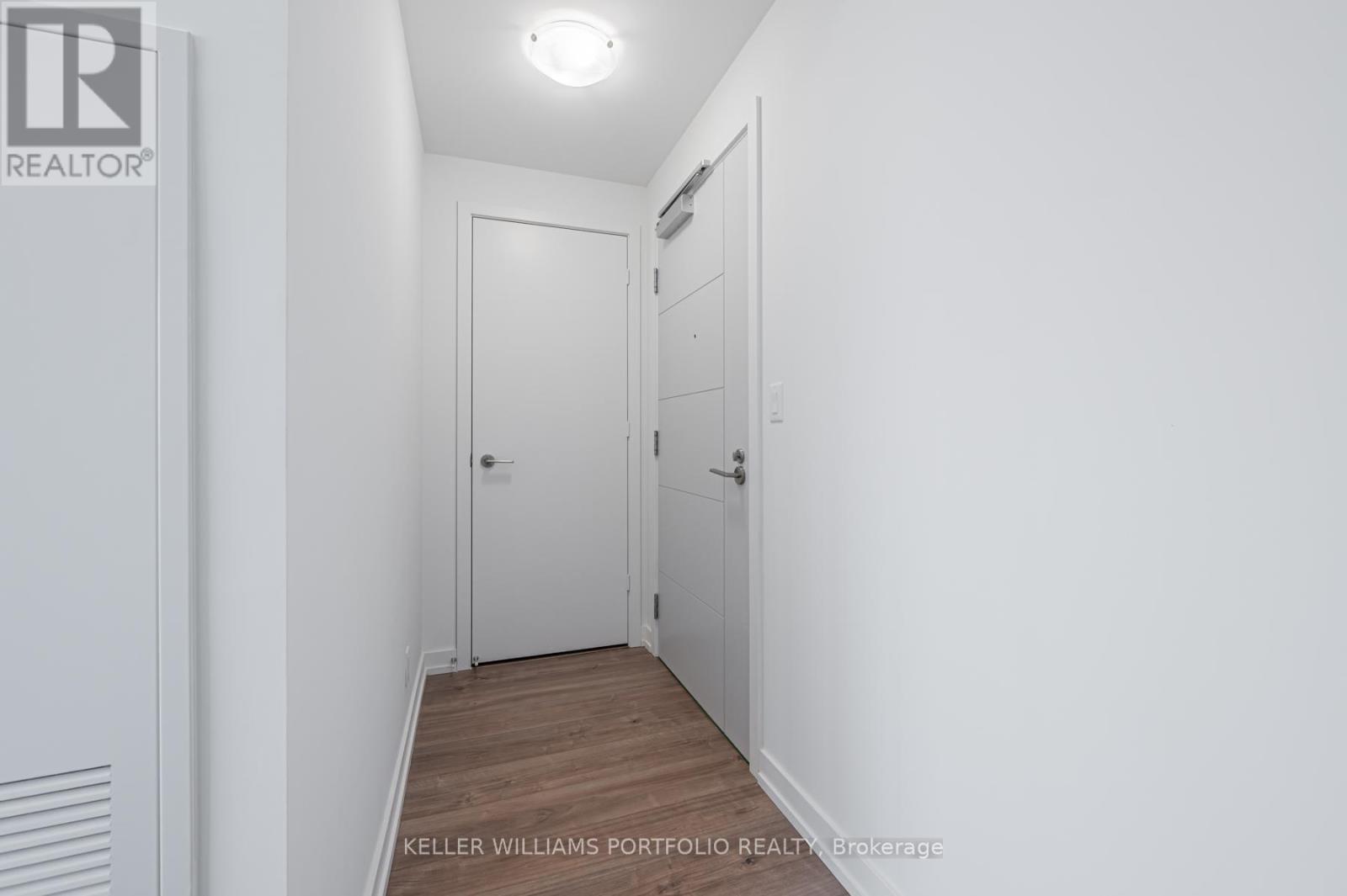 1702 - 203 College Street, Toronto, Ontario  M5T 0C8 - Photo 2 - C12647818