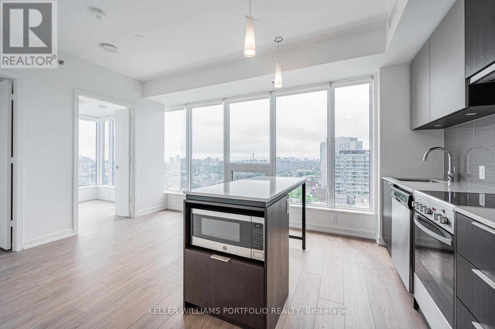 1702 - 203 College Street, Toronto, Ontario  M5T 0C8 - Photo 4 - C12647818