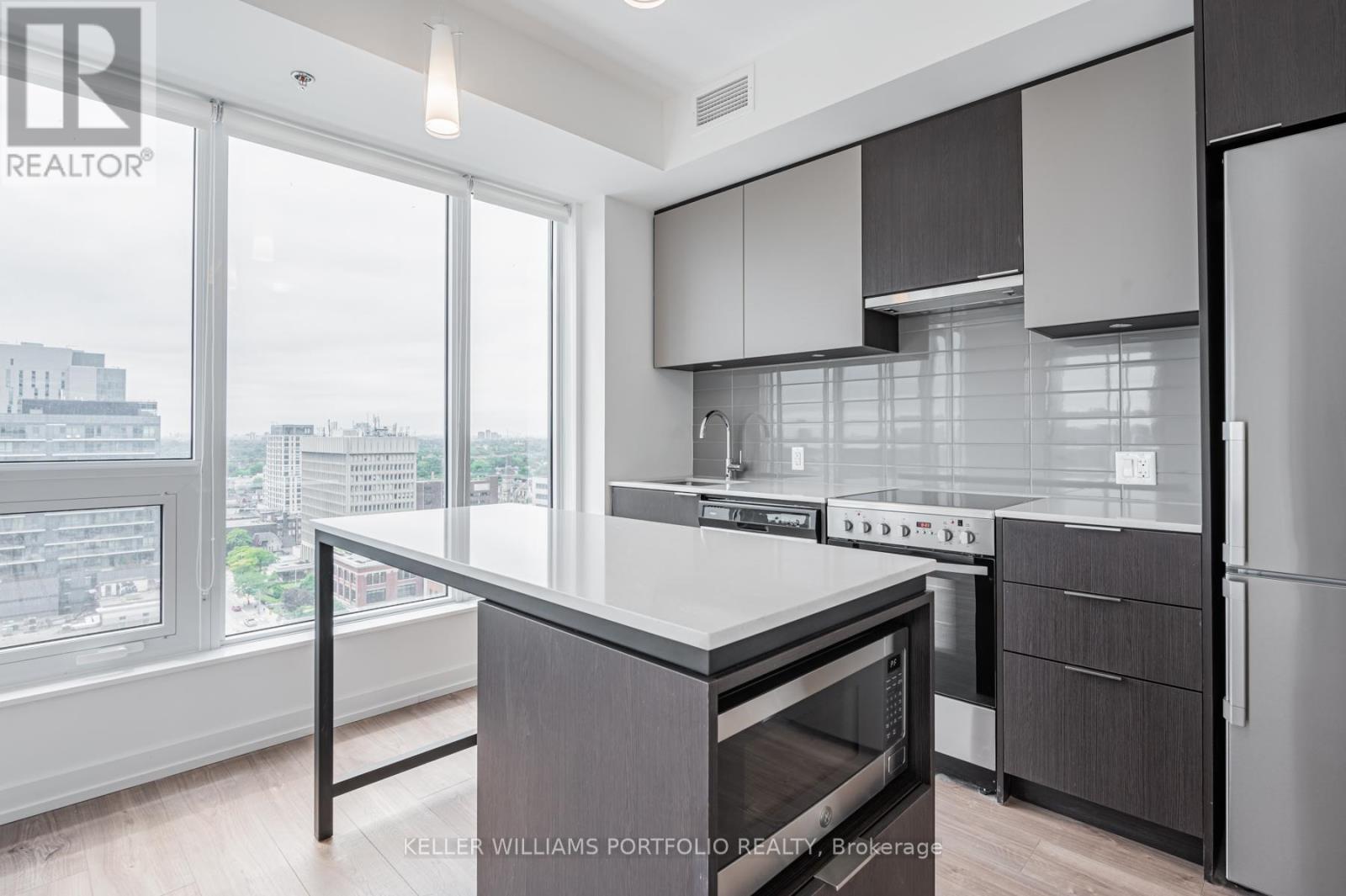 1702 - 203 College Street, Toronto, Ontario  M5T 0C8 - Photo 5 - C12647818