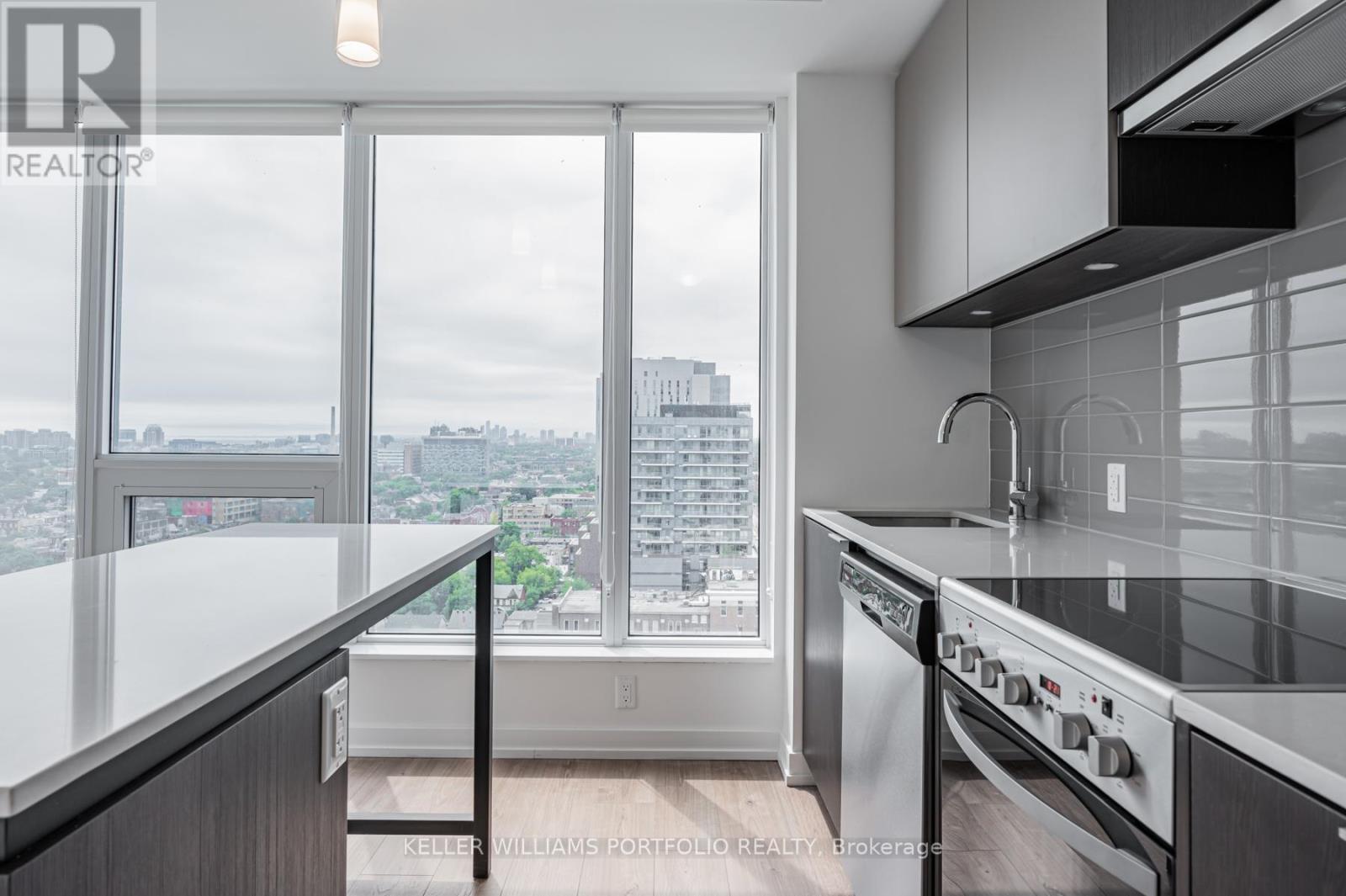 1702 - 203 College Street, Toronto, Ontario  M5T 0C8 - Photo 6 - C12647818