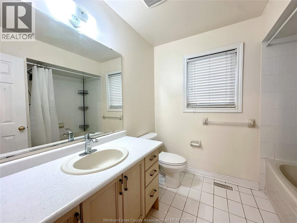 940 Greenpark, Windsor, Ontario  N8P 1J3 - Photo 11 - 25031977