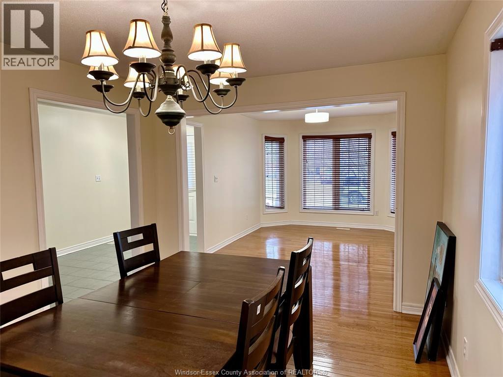 940 Greenpark, Windsor, Ontario  N8P 1J3 - Photo 2 - 25031977