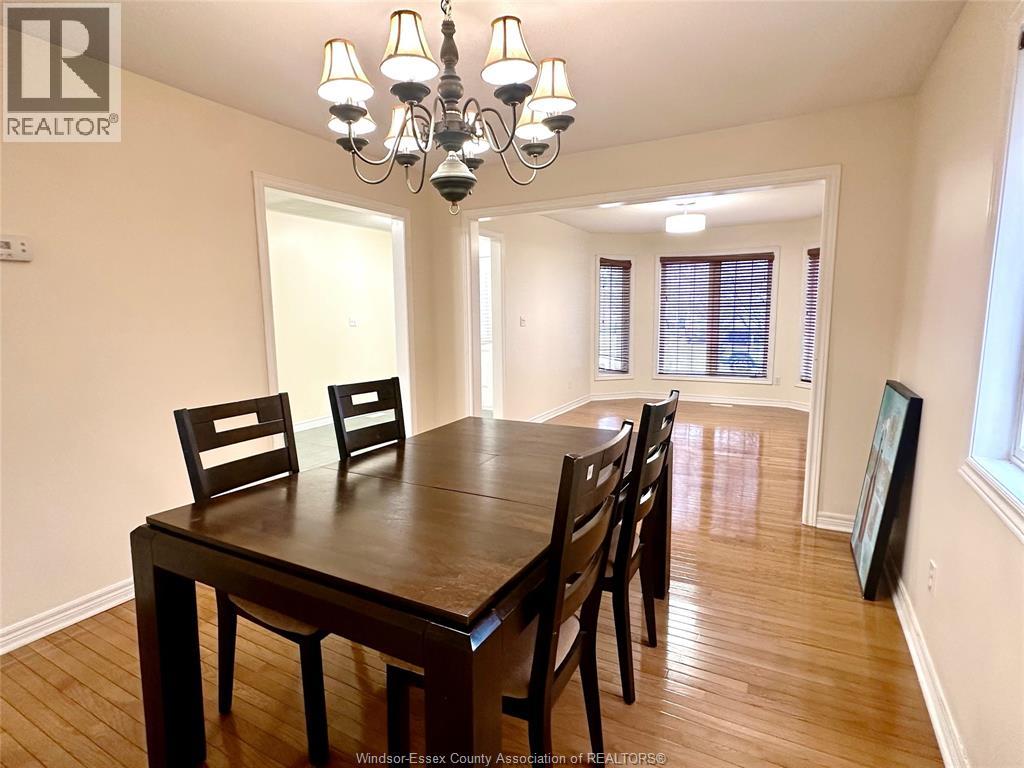 940 Greenpark, Windsor, Ontario  N8P 1J3 - Photo 3 - 25031977