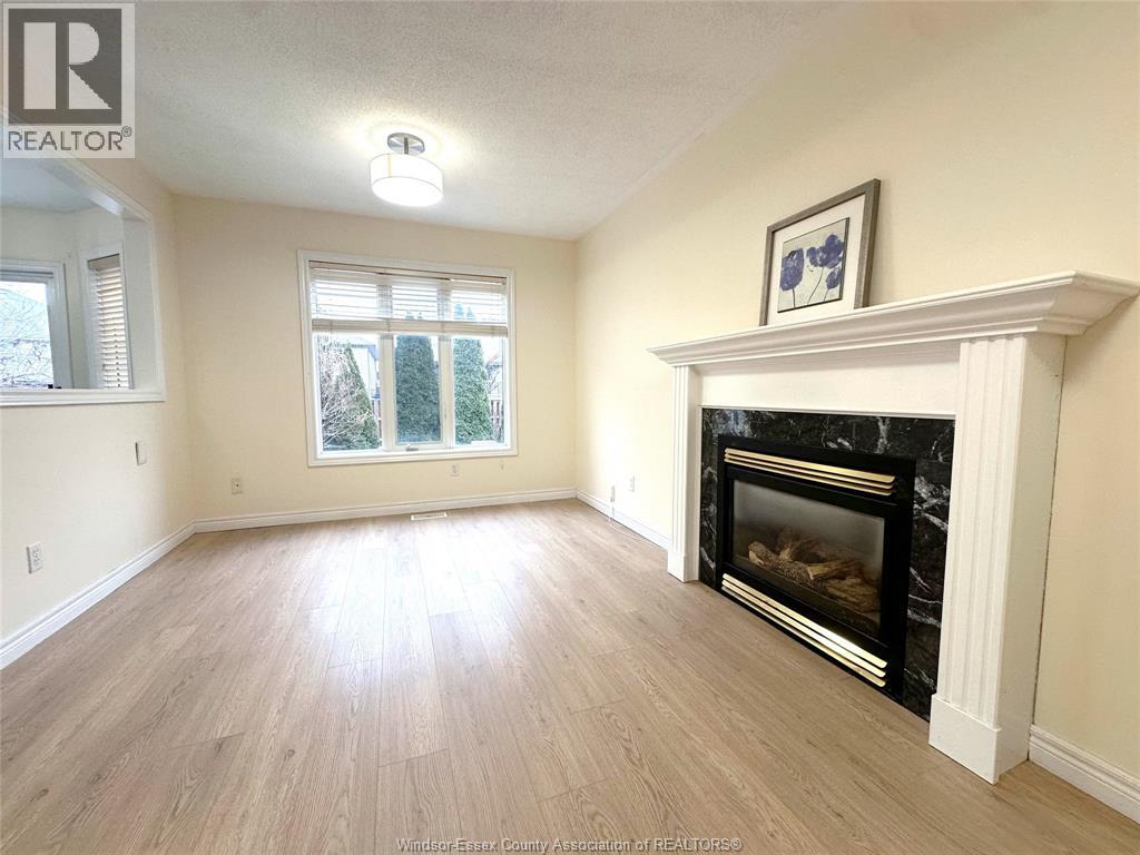 940 Greenpark, Windsor, Ontario  N8P 1J3 - Photo 4 - 25031977