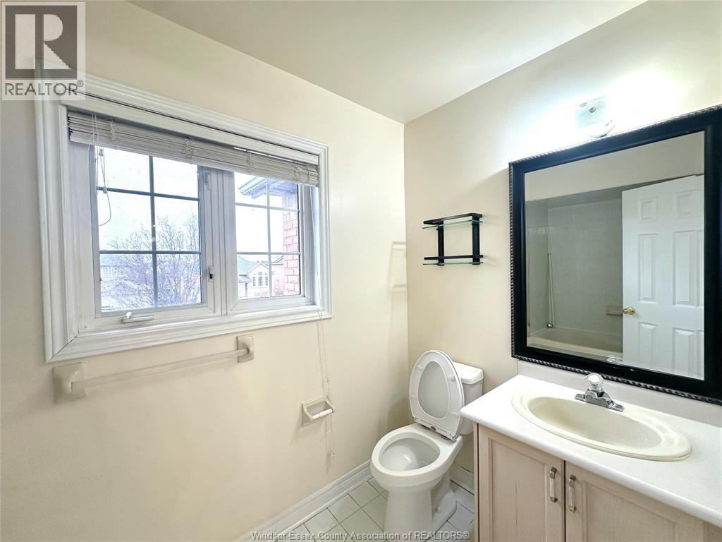 940 Greenpark, Windsor, Ontario  N8P 1J3 - Photo 8 - 25031977