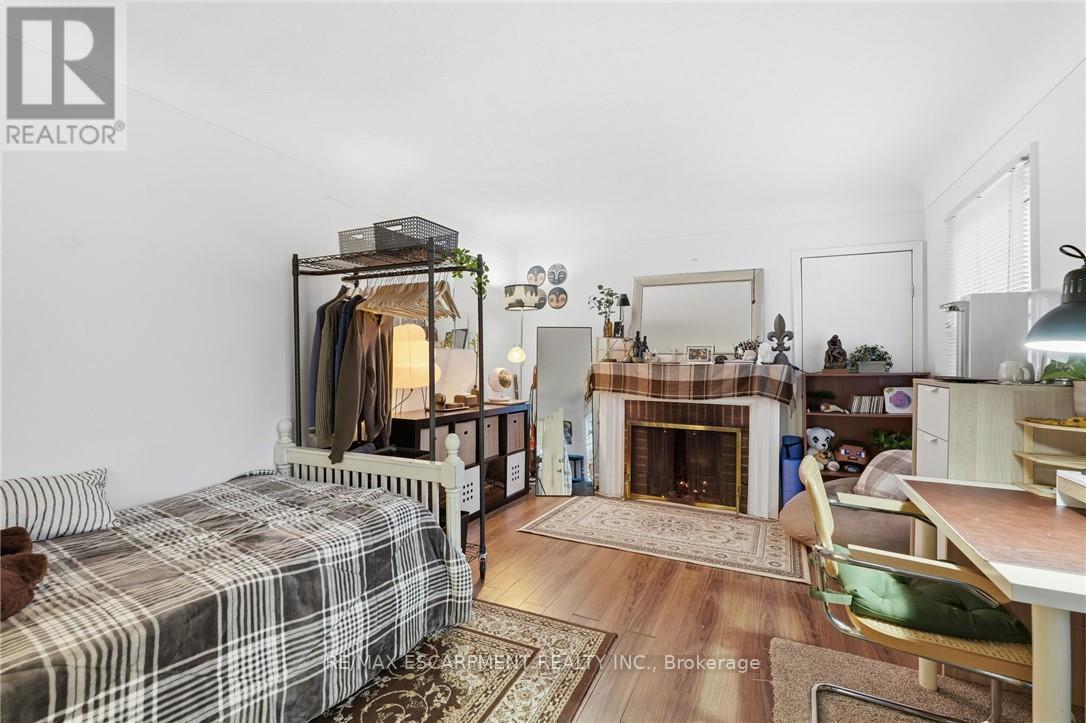 2 Gary Avenue, Hamilton, Ontario  L8S 1Y3 - Photo 12 - X12647570