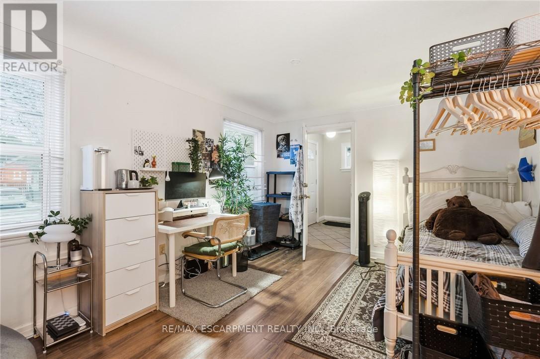 2 Gary Avenue, Hamilton, Ontario  L8S 1Y3 - Photo 13 - X12647570