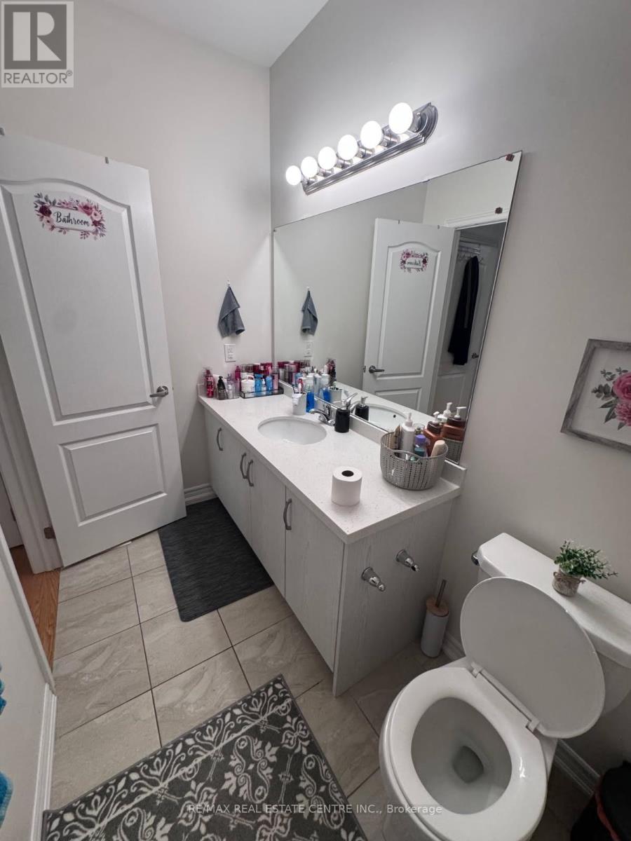 62 Hashmi Place, Brampton, Ontario  L6Y 6K1 - Photo 9 - W12644068