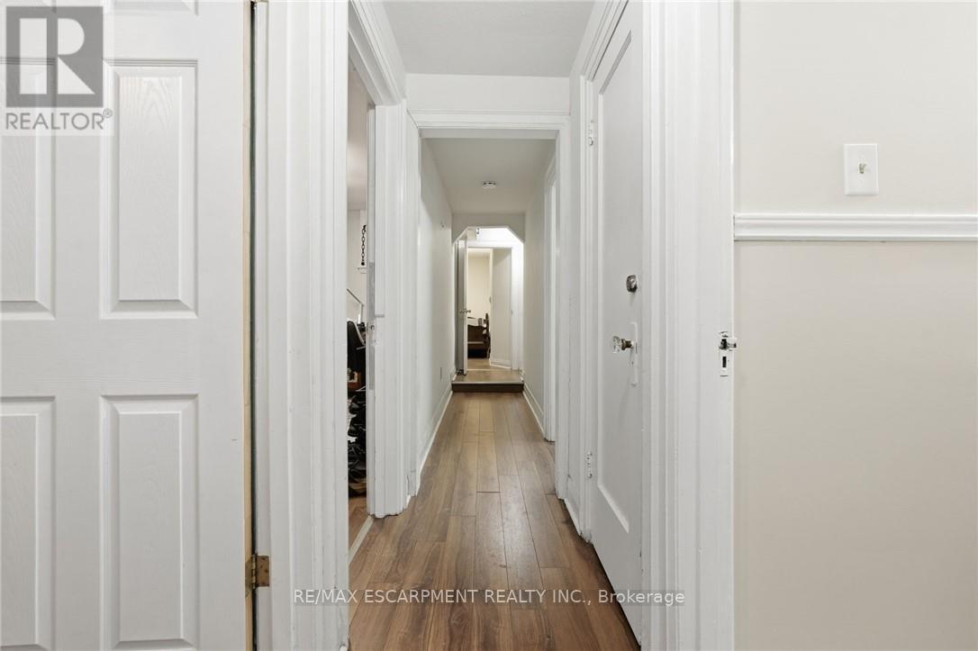 2 Gary Avenue, Hamilton, Ontario  L8S 1Y3 - Photo 14 - X12647570