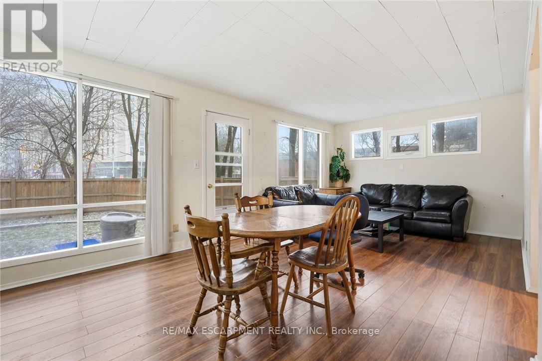 2 Gary Avenue, Hamilton, Ontario  L8S 1Y3 - Photo 6 - X12647570