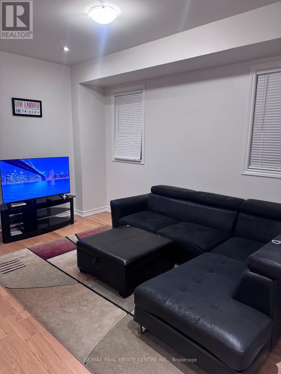 62 Hashmi Place, Brampton, Ontario  L6Y 6K1 - Photo 5 - W12644068