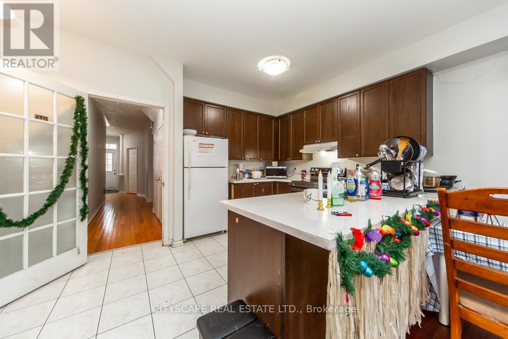 377 Assinboine Road, Toronto, Ontario  M3J 0A6 - Photo 11 - W12647846