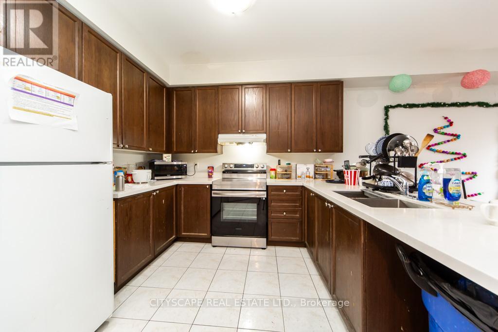 377 Assinboine Road, Toronto, Ontario  M3J 0A6 - Photo 12 - W12647846