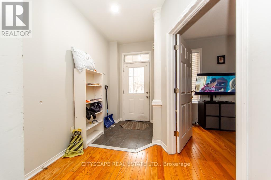 377 Assinboine Road, Toronto, Ontario  M3J 0A6 - Photo 5 - W12647846