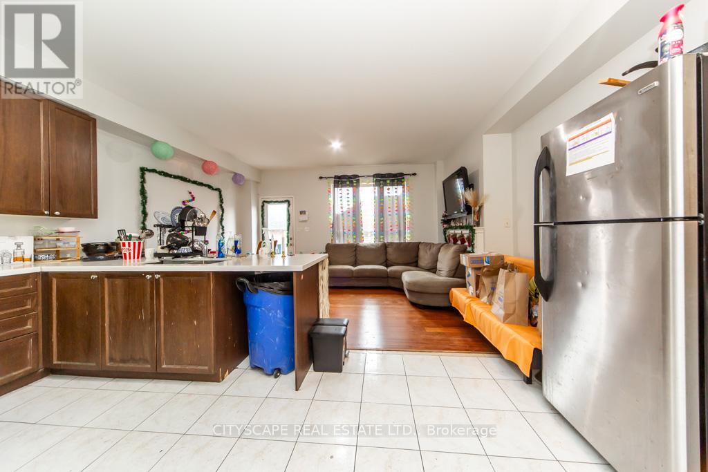 377 Assinboine Road, Toronto, Ontario  M3J 0A6 - Photo 7 - W12647846