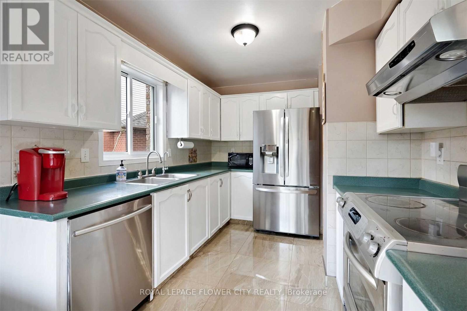 28 Colbourne Crescent, Orangeville, Ontario  L9W 5A7 - Photo 11 - W12647864