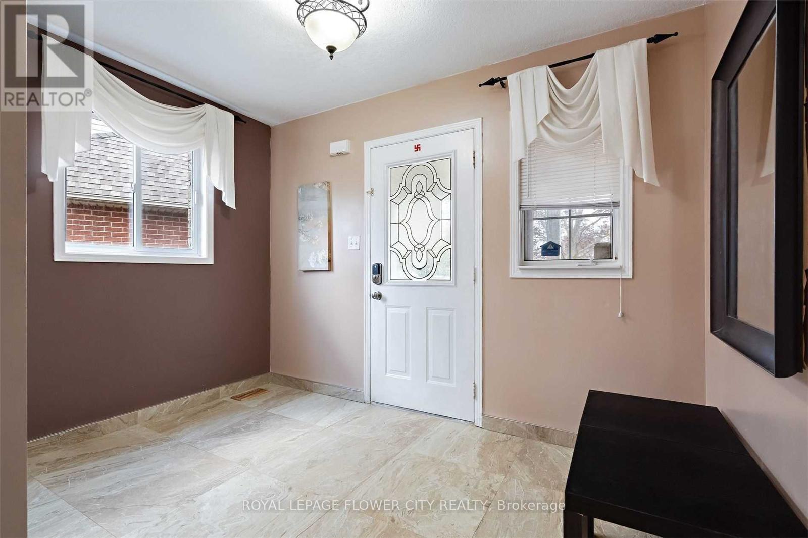 28 Colbourne Crescent, Orangeville, Ontario  L9W 5A7 - Photo 6 - W12647864