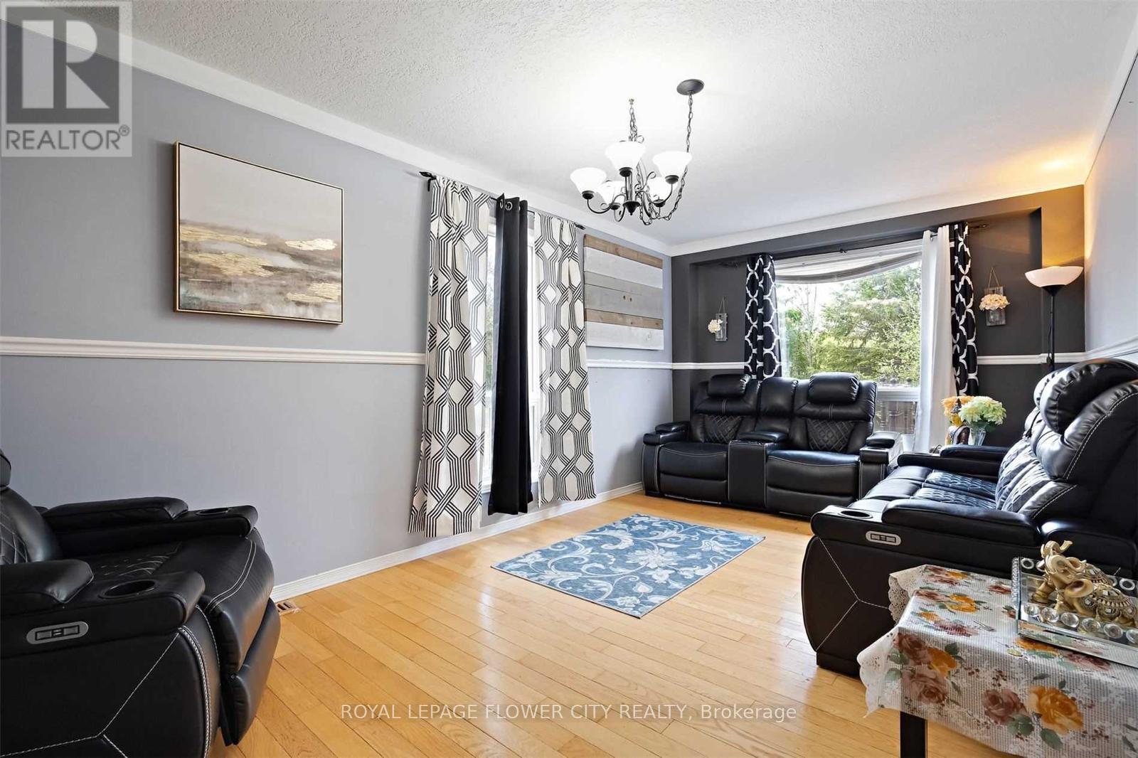 28 Colbourne Crescent, Orangeville, Ontario  L9W 5A7 - Photo 7 - W12647864