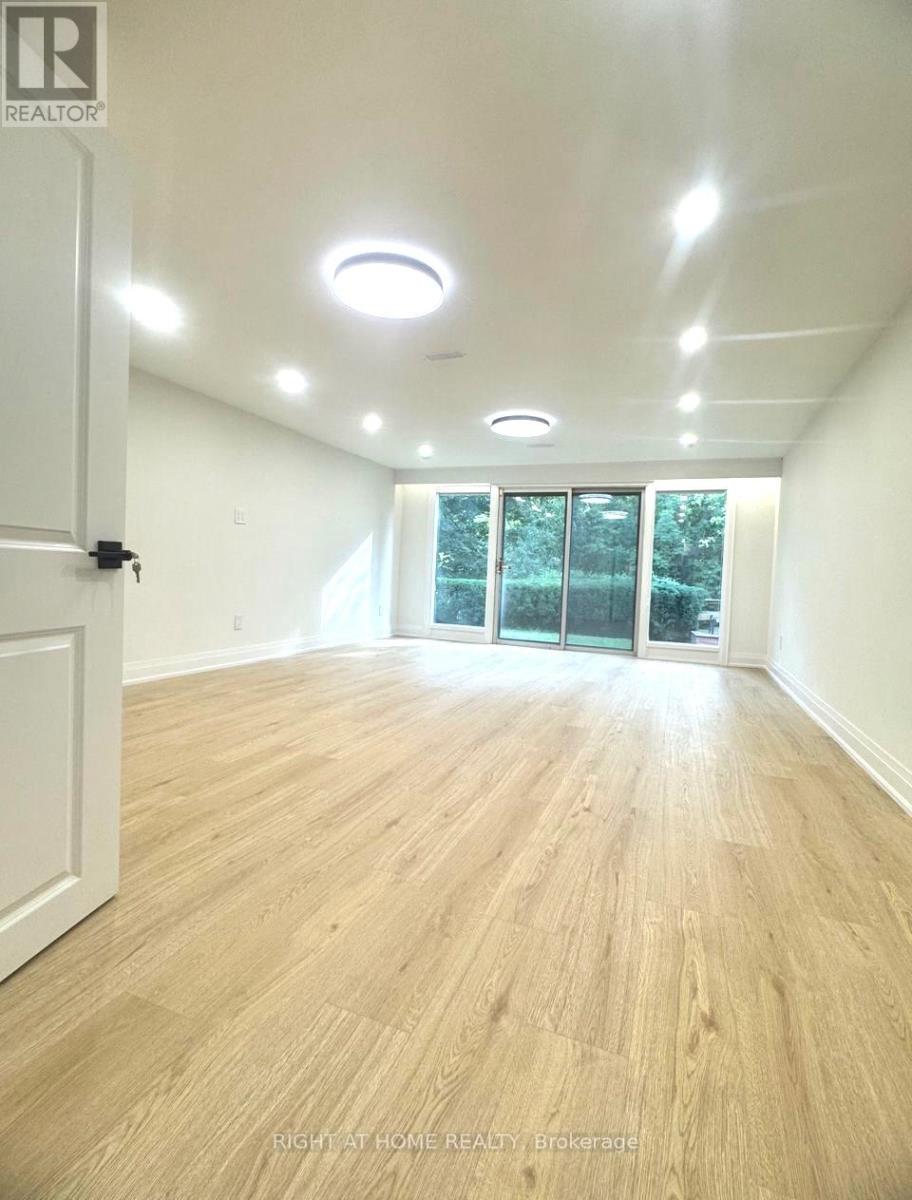 Lower Unit - 7 Warlock Crescent, Toronto, Ontario  M2K 2H8 - Photo 12 - C12545436