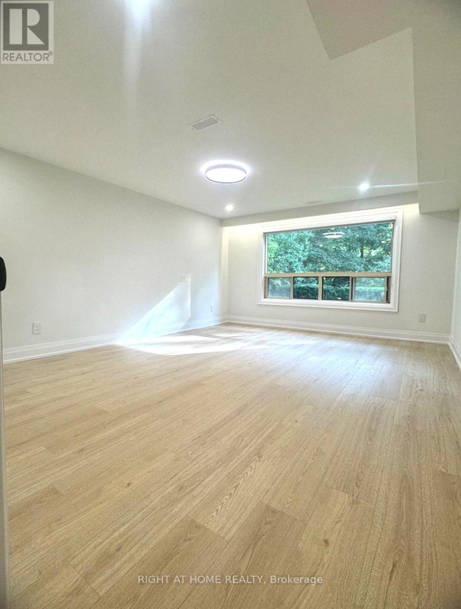 Lower Unit - 7 Warlock Crescent, Toronto, Ontario  M2K 2H8 - Photo 6 - C12545436