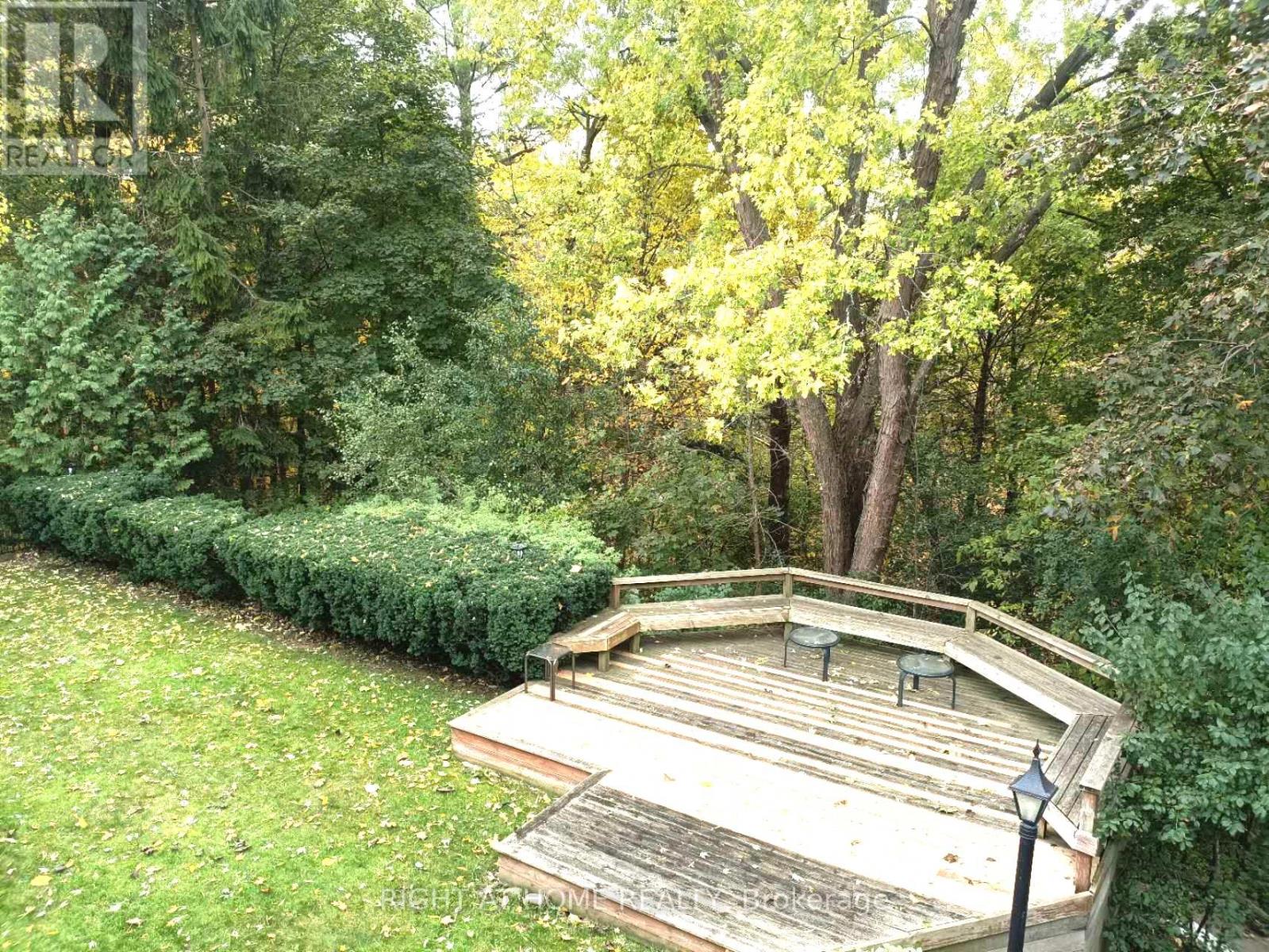 Lower Unit - 7 Warlock Crescent, Toronto, Ontario  M2K 2H8 - Photo 17 - C12545436