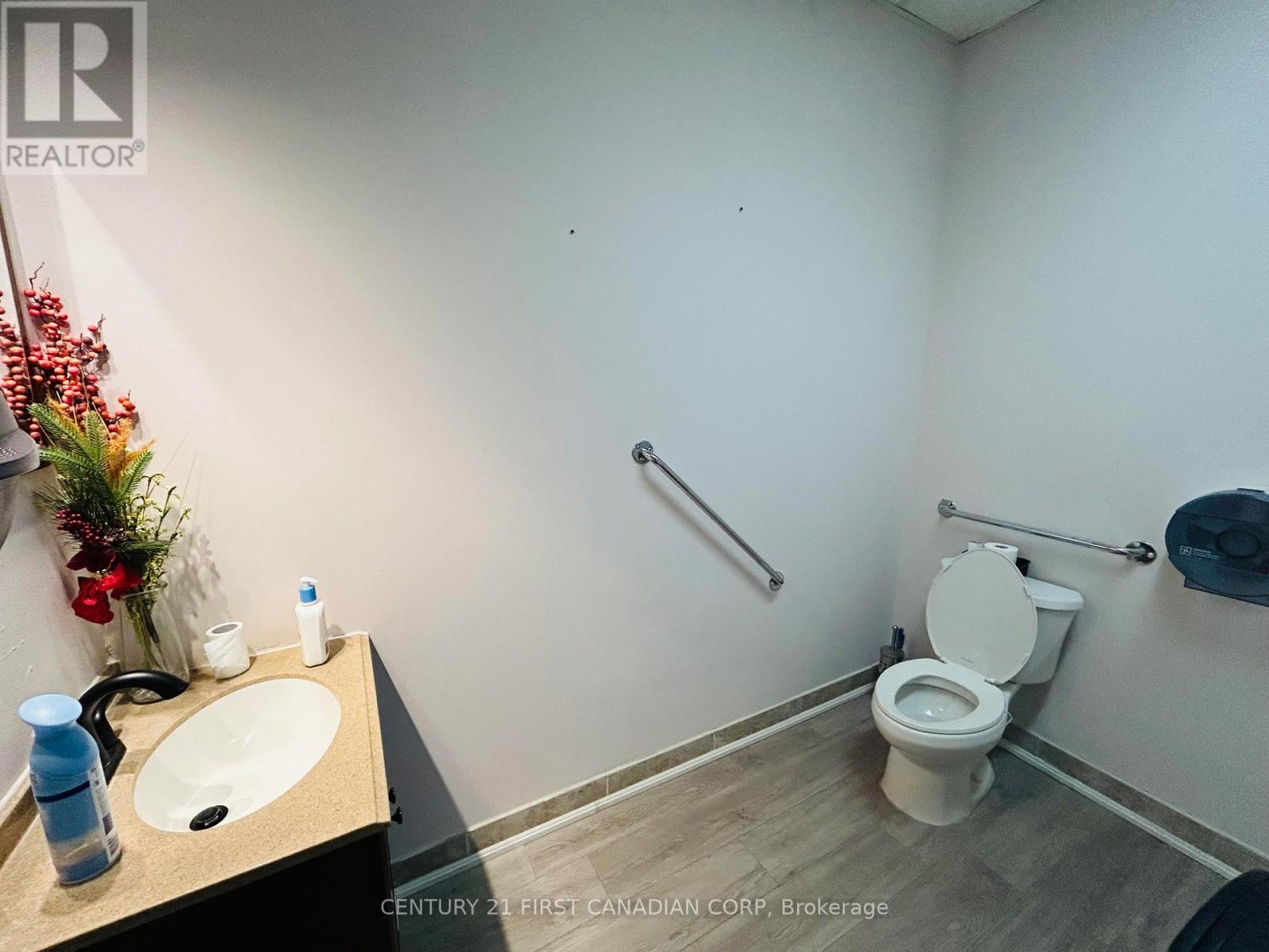 3 - 11 Baseline Road E, London South, Ontario  N6C 5Z8 - Photo 12 - X12647928