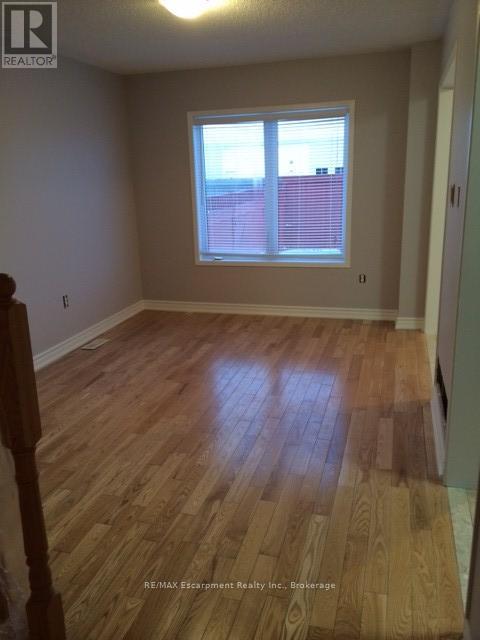 4832 Capri Crescent, Burlington, Ontario  L7M 0H9 - Photo 5 - W12403342