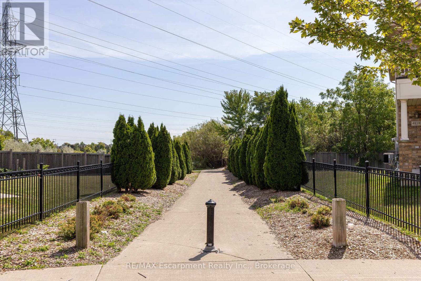 4832 Capri Crescent, Burlington, Ontario  L7M 0H9 - Photo 12 - W12403342