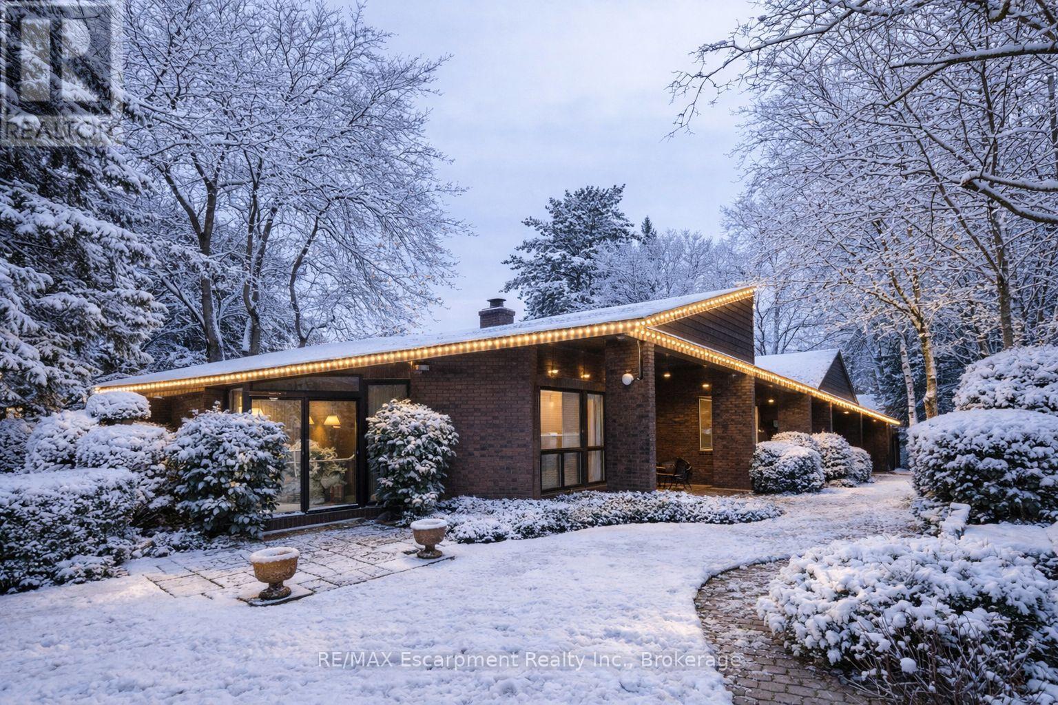 1168 Carey Road, Oakville, Ontario  L6J 2E4 - Photo 3 - W12496274