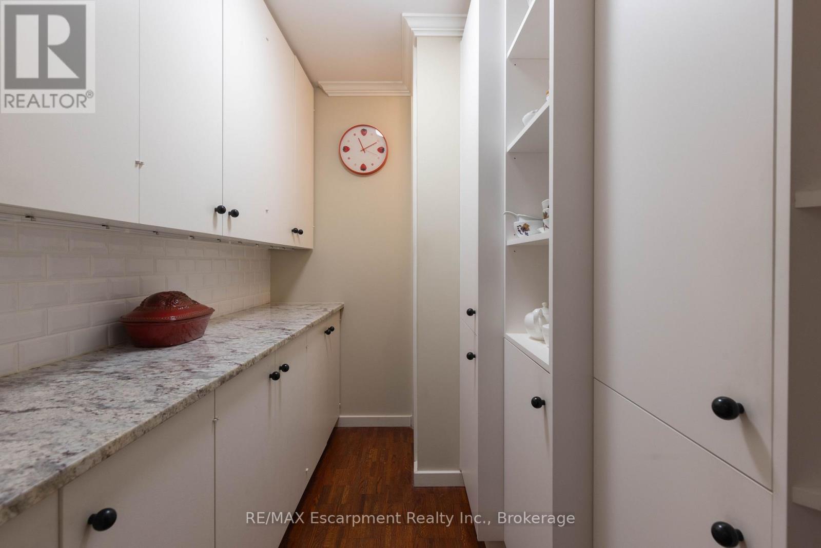 1168 Carey Road, Oakville, Ontario  L6J 2E4 - Photo 19 - W12496274