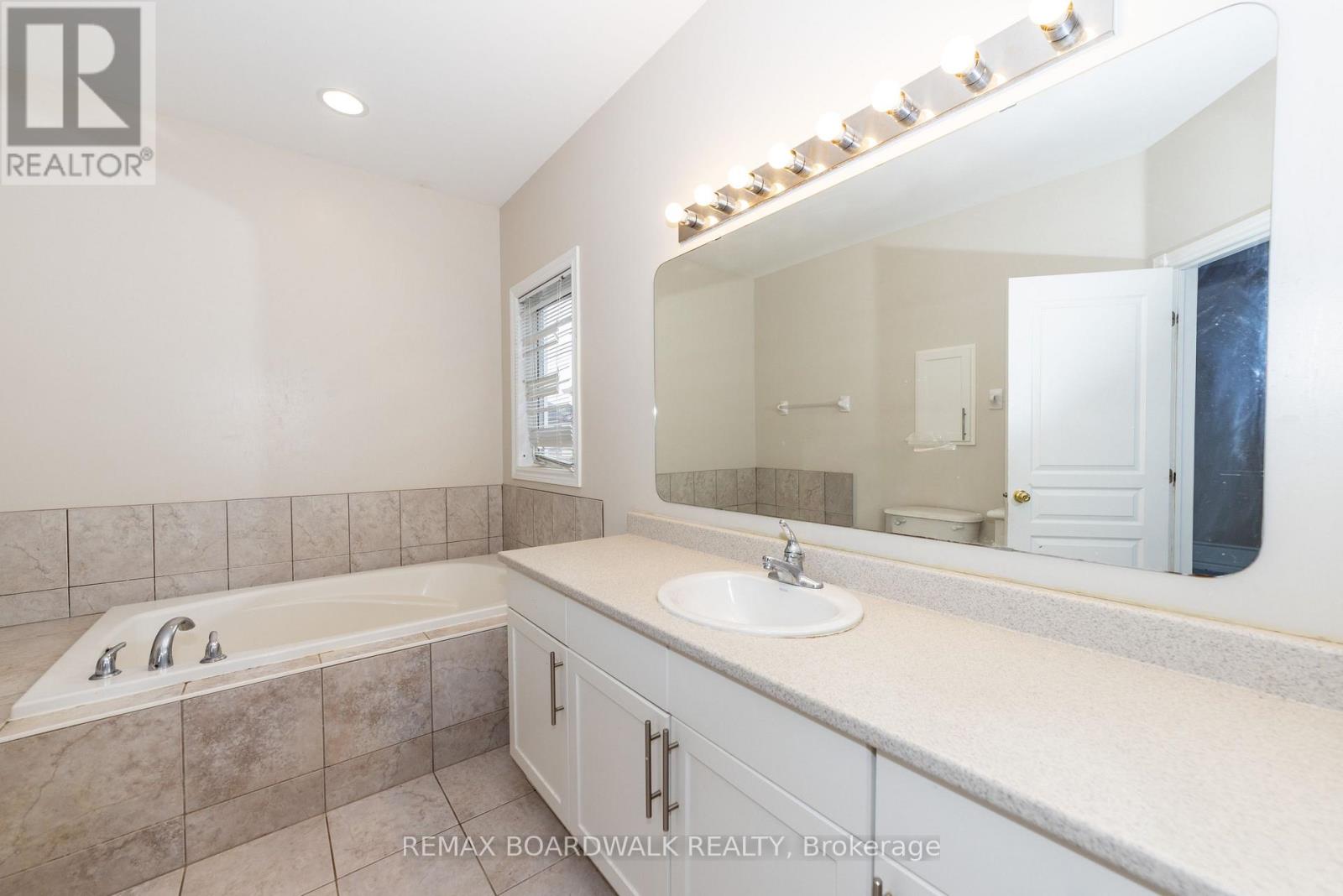 5090 North Bluff Drive, Ottawa, Ontario  K1V 2K2 - Photo 21 - X12647898
