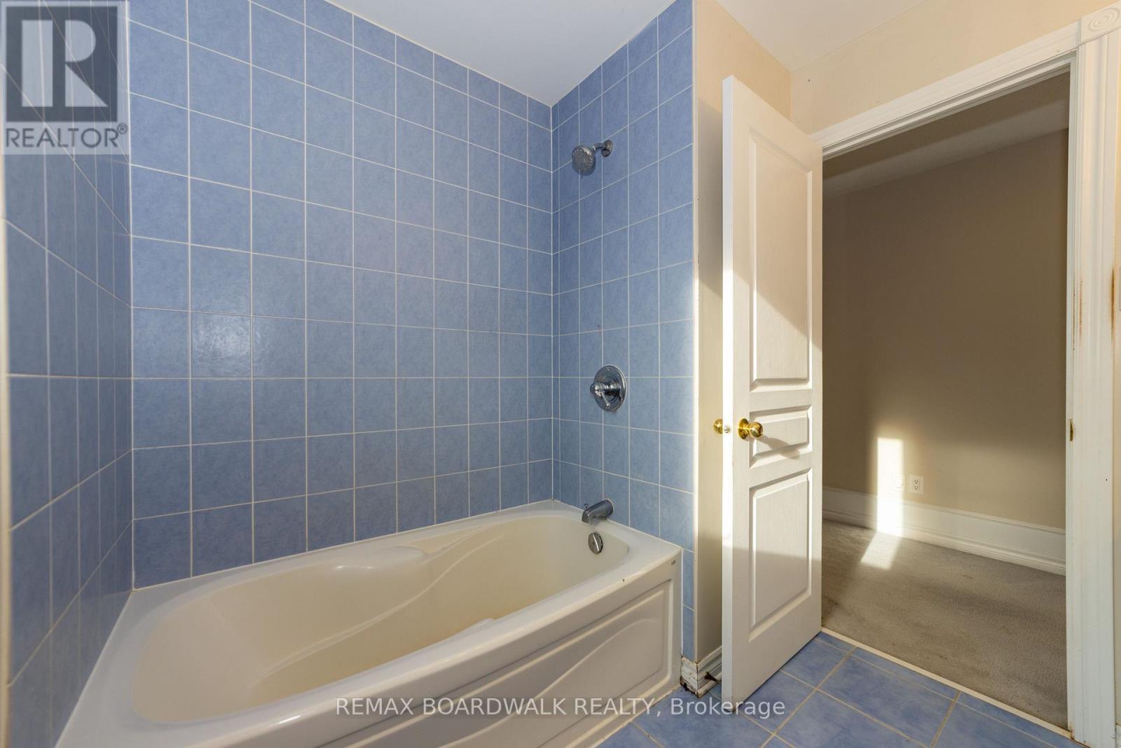 5090 North Bluff Drive, Ottawa, Ontario  K1V 2K2 - Photo 32 - X12647898