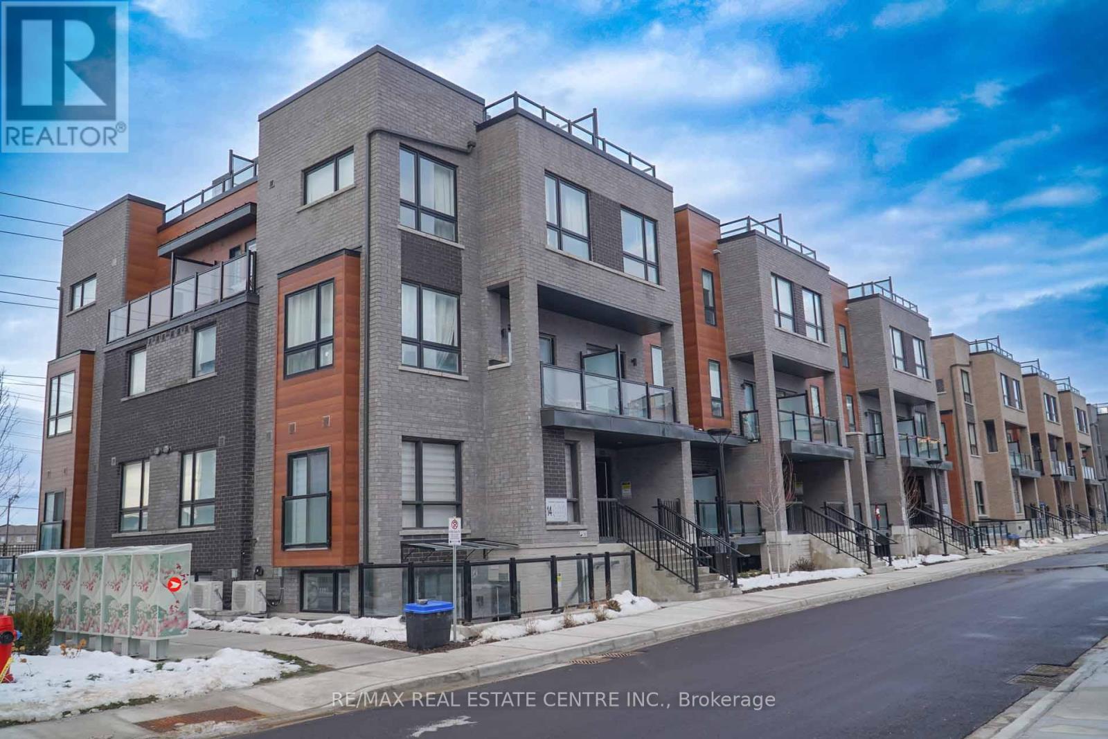 24 - 14 LYTHAM GREEN CIRCLE, Newmarket, Ontario