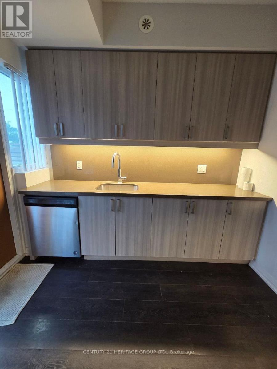 54 - 1040 Portage Parkway, Vaughan, Ontario  L4K 0K3 - Photo 8 - N12647956