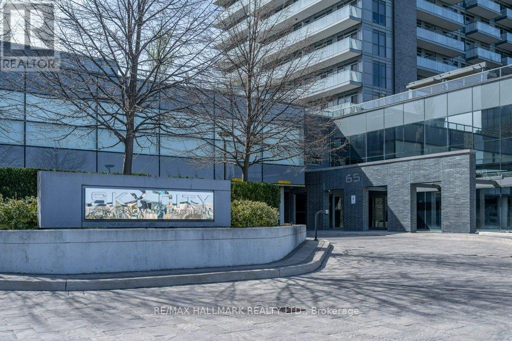 811 - 65 Oneida Crescent, Richmond Hill, Ontario  L4B 0G9 - Photo 2 - N12647962