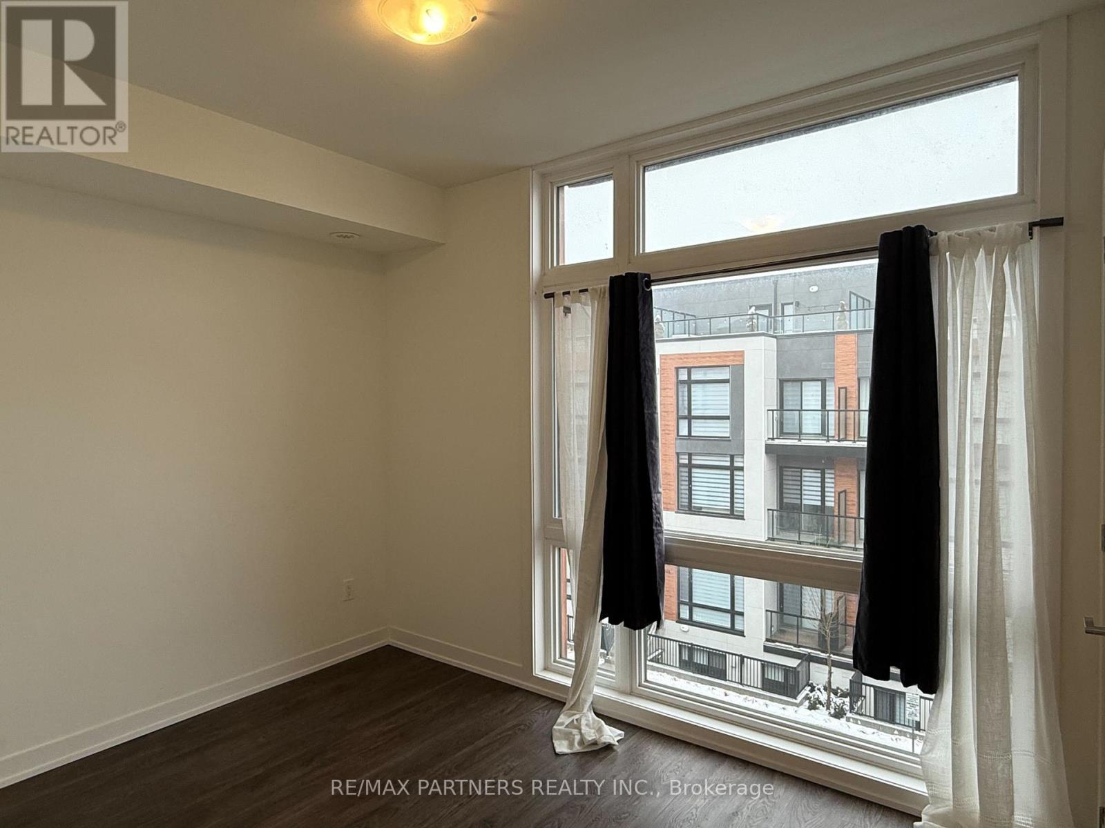 924 - 2 STECKLEY HOUSE LANE, Richmond Hill, Ontario