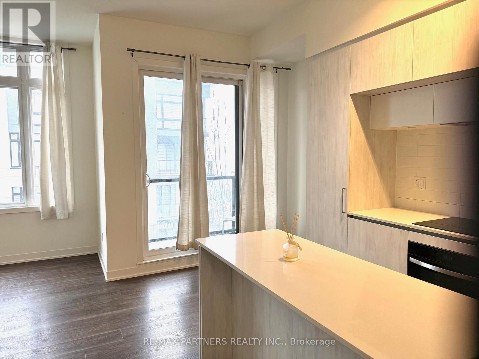 924 - 2 Steckley House Lane, Richmond Hill, Ontario  L4S 0N4 - Photo 6 - N12647984