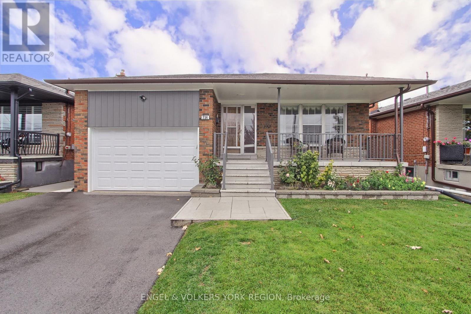 234 MAPLE LEAF DRIVE, Toronto, Ontario